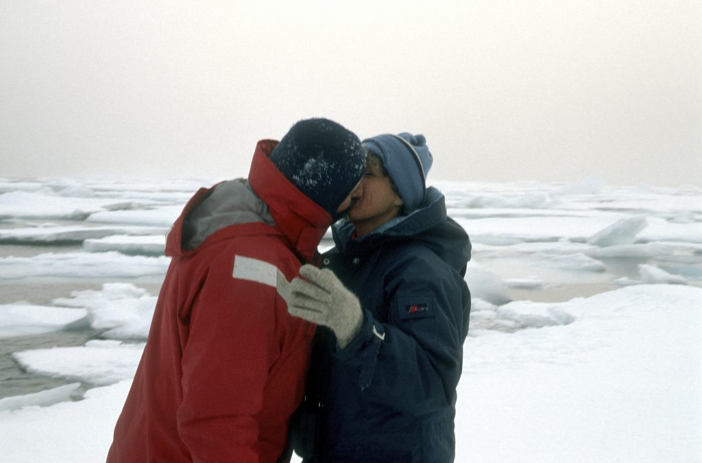 Eisiger Kuss von Heide und Erich auf 80° Nord